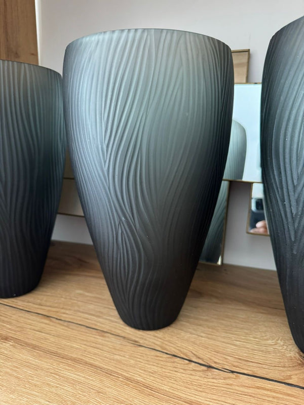 Blue vase with veins
