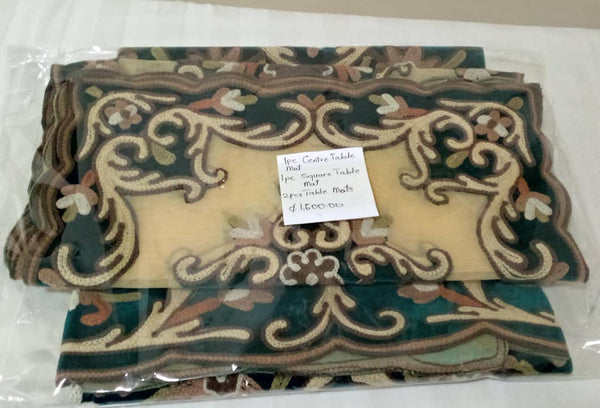 Table mat set - Green and cream