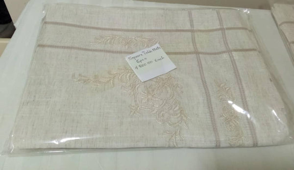Square table mat