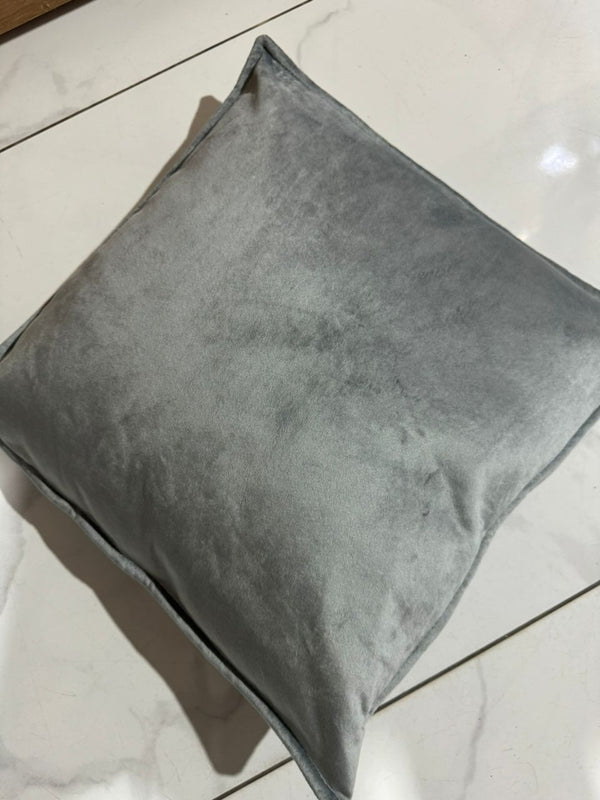Decorative pillow (grey)
