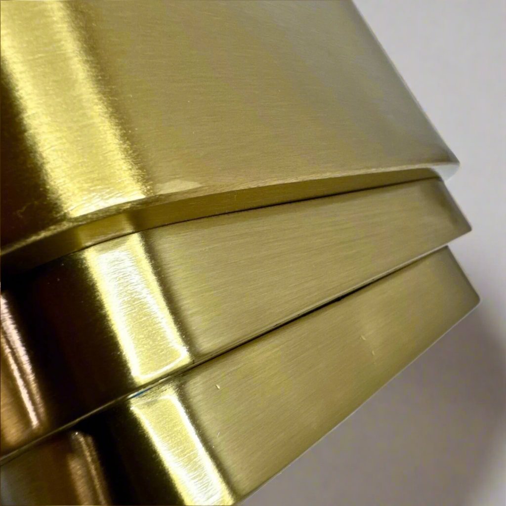 Gold metal vase – view 3