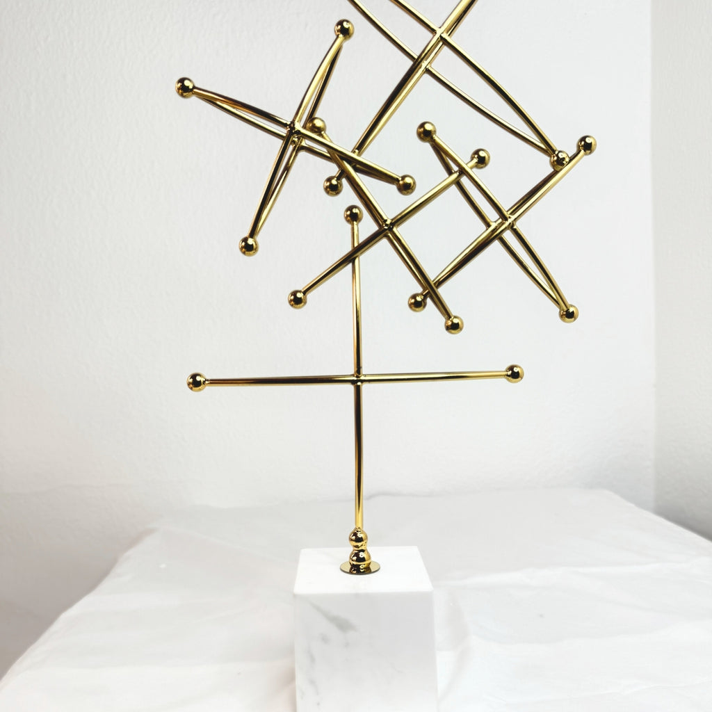 Gold ornament with marble base – view 3