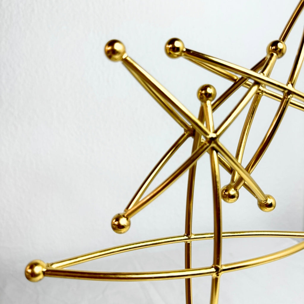 Gold ornament with marble base – view 2
