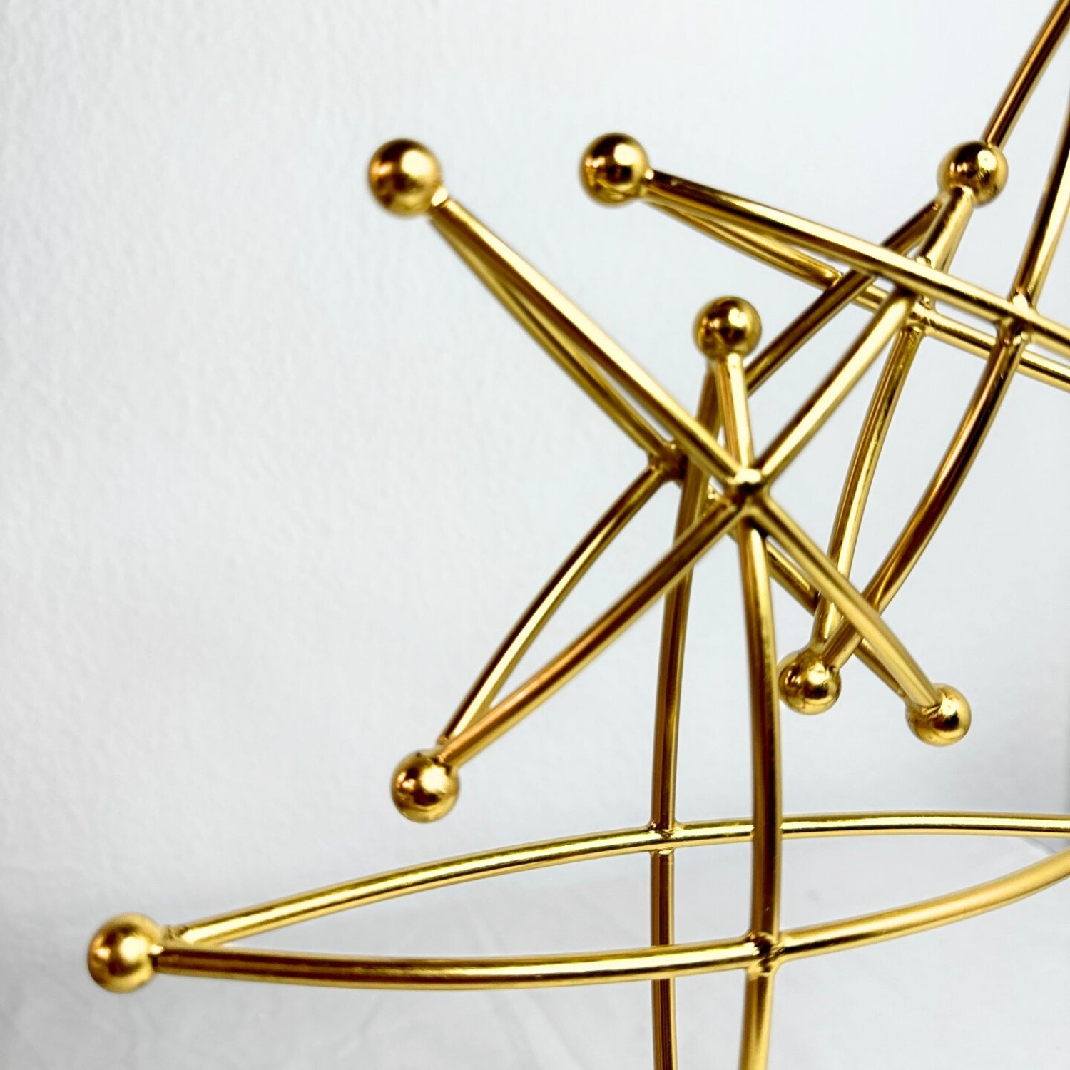 Gold ornament with marble base – view 2