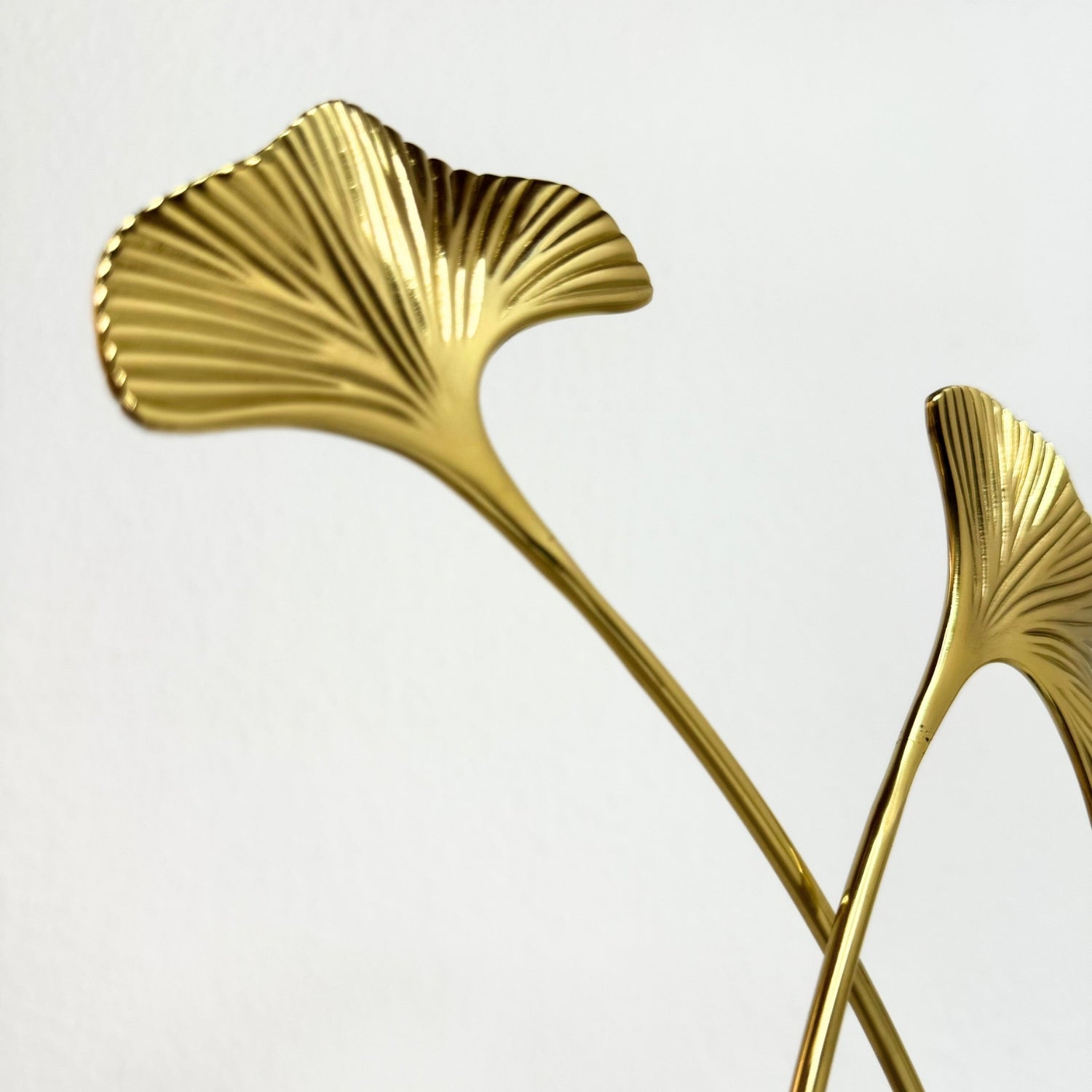 Metal flower with marble base – view 4