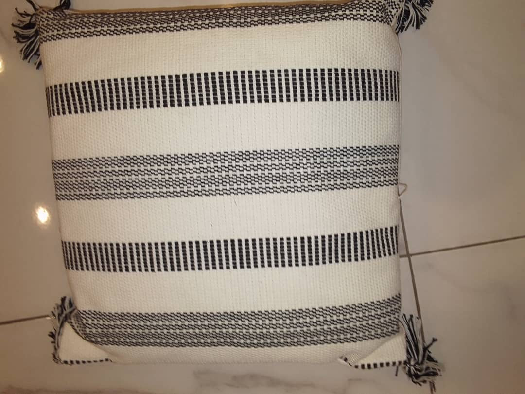 Decorative pillow (fluffy edges) – view 7