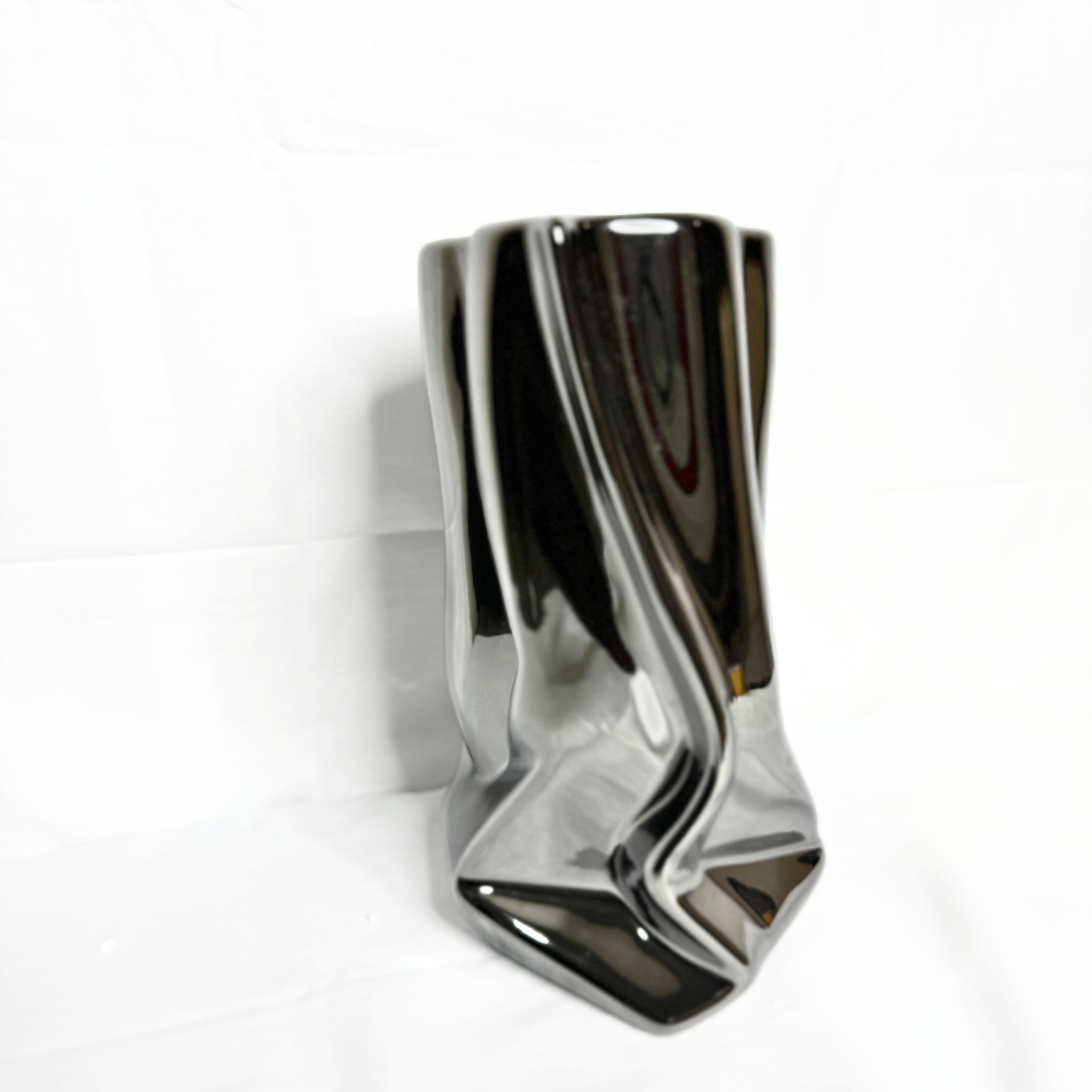 Ceramic reflective vase – view 2