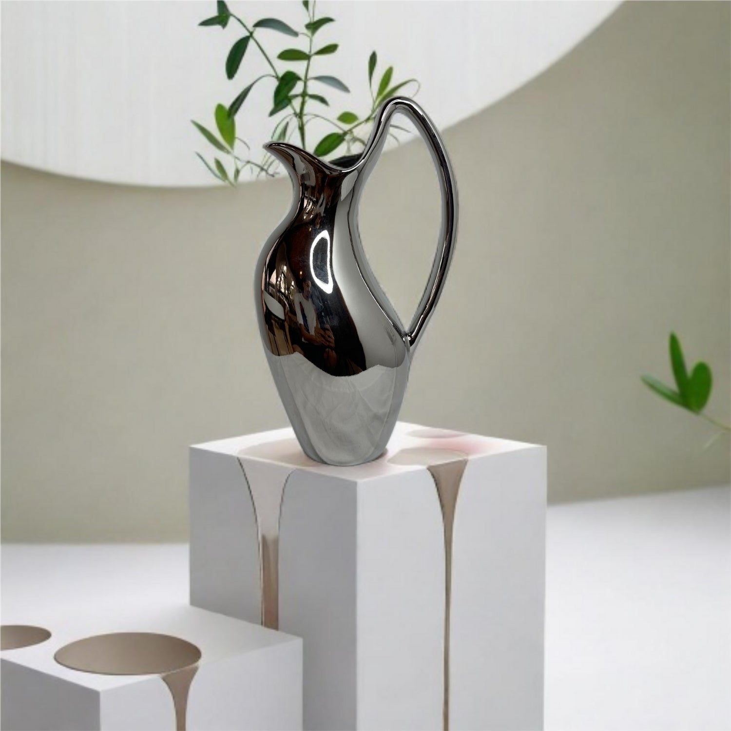 Silver sleek vase – view 3