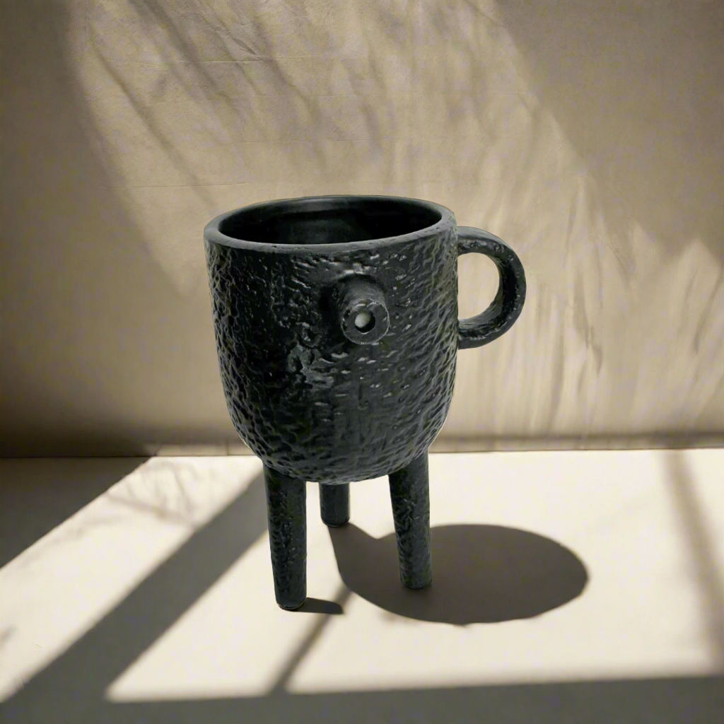 Tea pot vase – view 2
