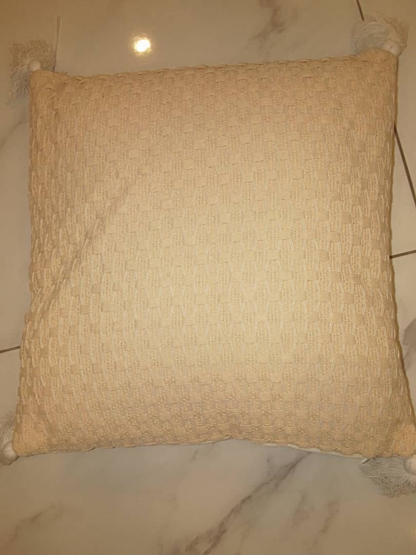 Decorative pillow (fluffy edges) – view 9