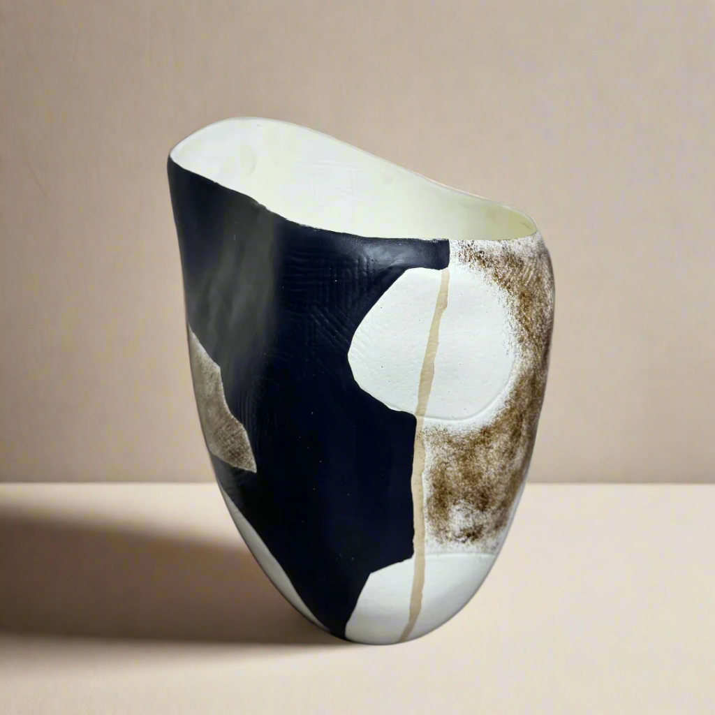 Patterned vase – view 3