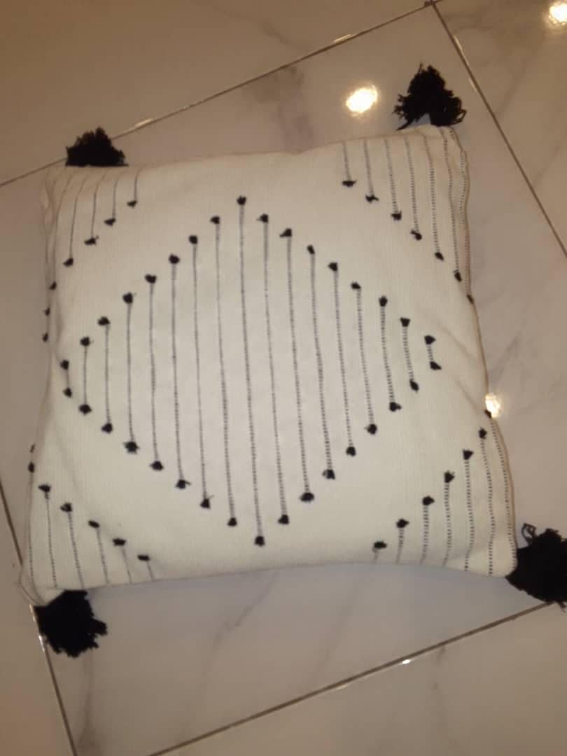 Decorative pillow (fluffy edges) – view 8