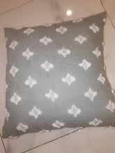 Decorative pillow (white Fluffy spots)