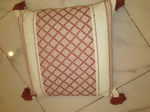 Decorative pillow (fluffy edges)