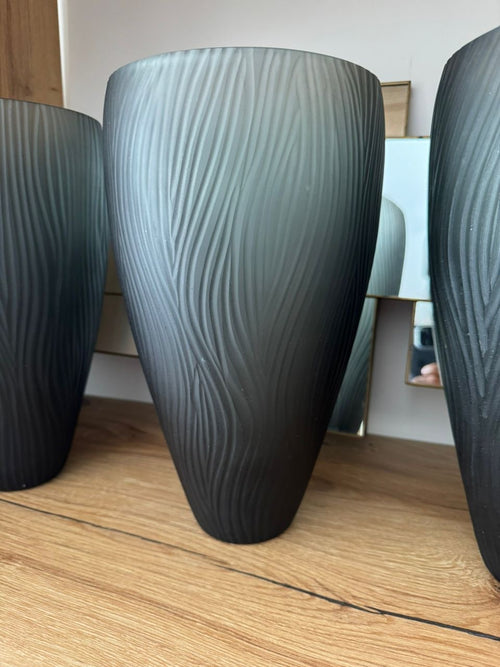 Blue vase with veins