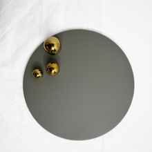 Centre plate with gold balls