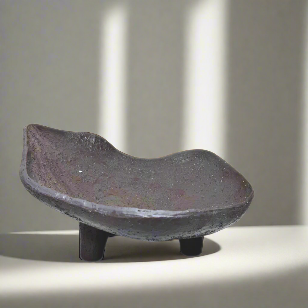3 legged bowl – view 2
