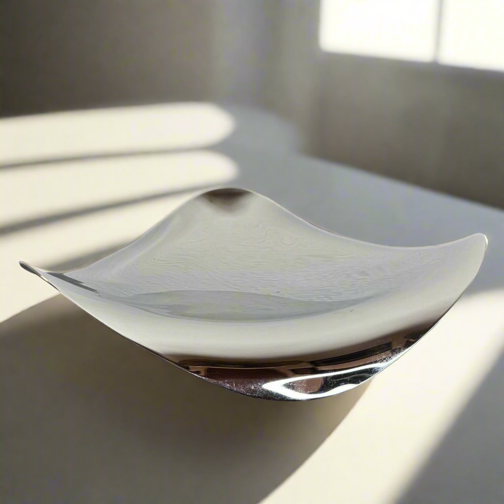 Silver center plate – view 2
