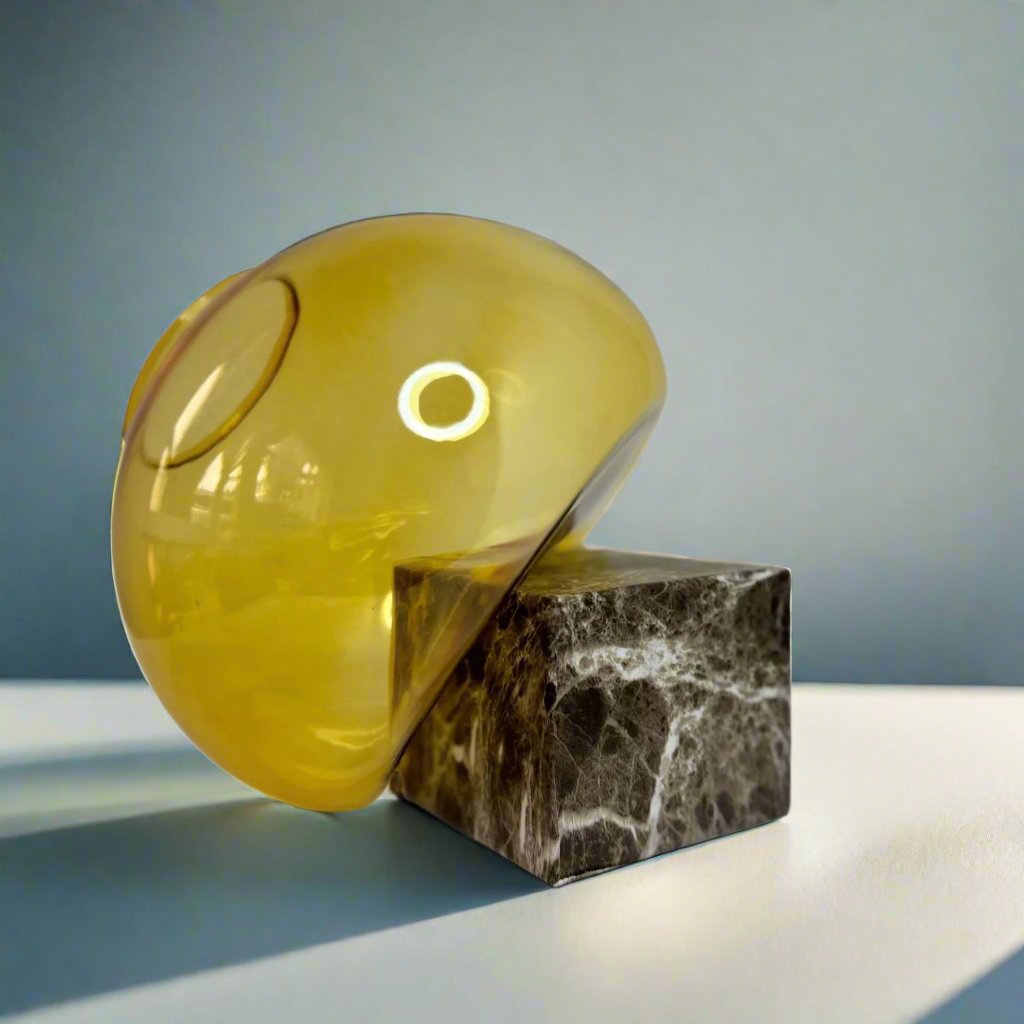 Gold vase on a square stand – view 2