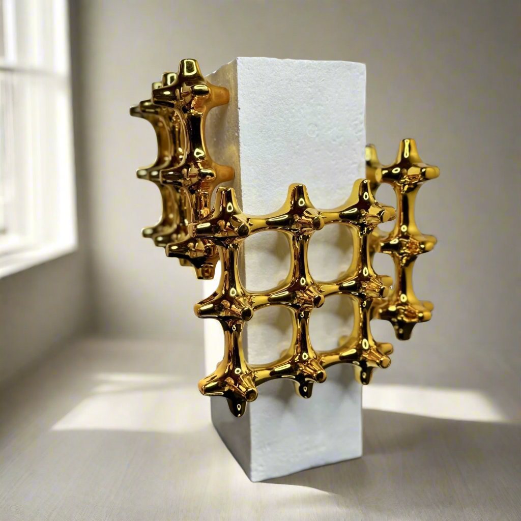 Vase with cross grid details – view 2