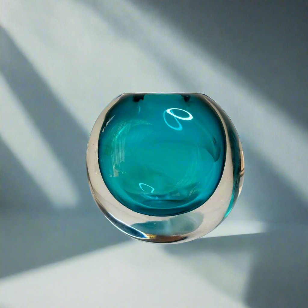 Thick glass vase – view 3