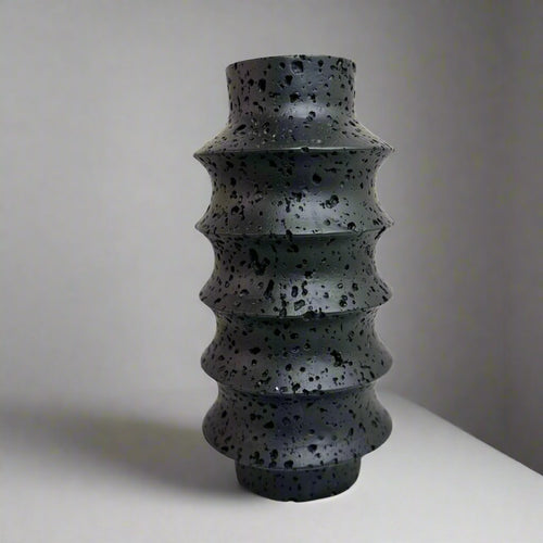 Ribbed vase – view 2
