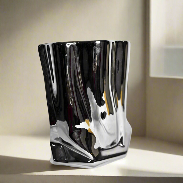 Ceramic reflective vase