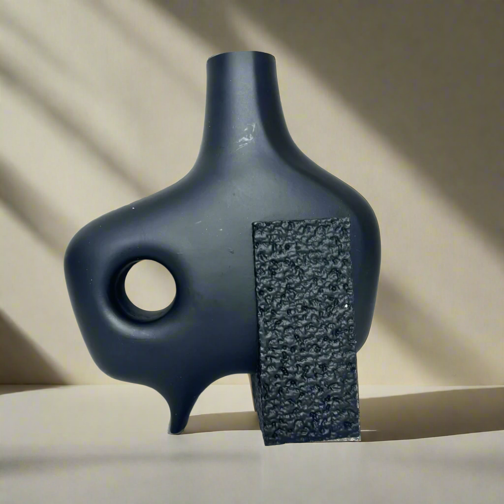 Sleek vase (short)