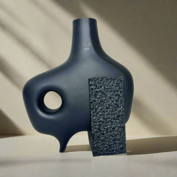 Sleek vase (short)