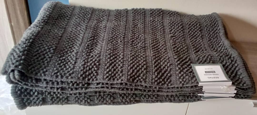 Tufted bathmat – view 2