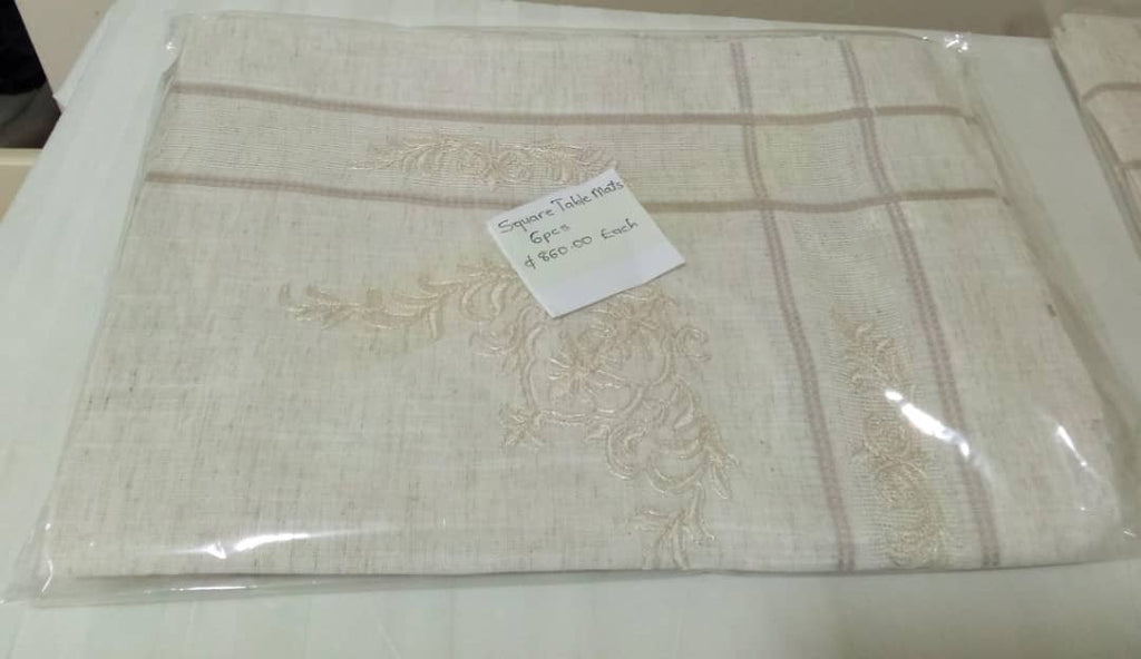 Square table mat