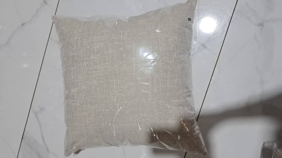 Decorative pillow- beige – view 2