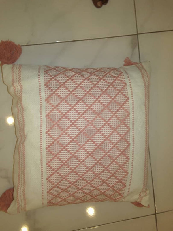 Decorative pillow (fluffy edges)