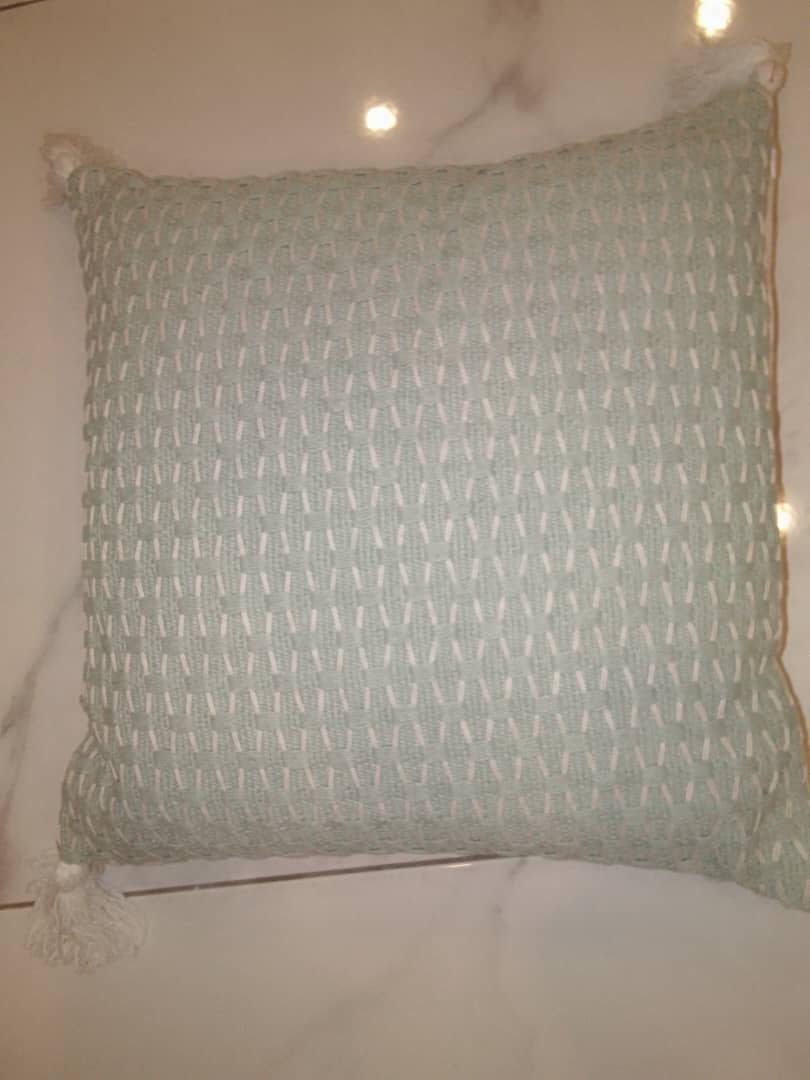 Decorative pillow (fluffy edges) – view 10