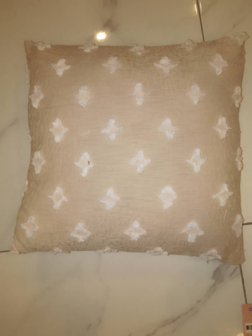 Decorative pillow (white Fluffy spots) – view 2