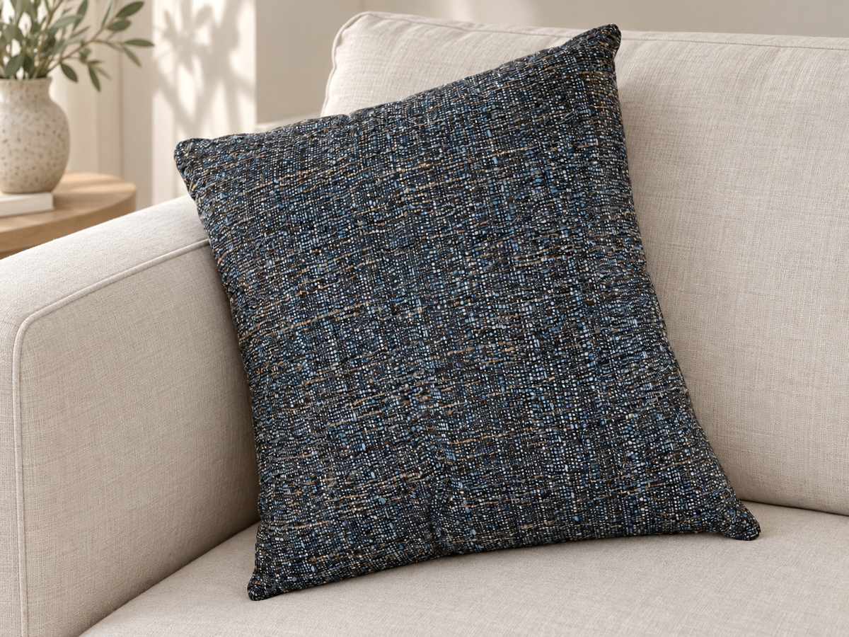 Decorative pillow - Black — lifestyle