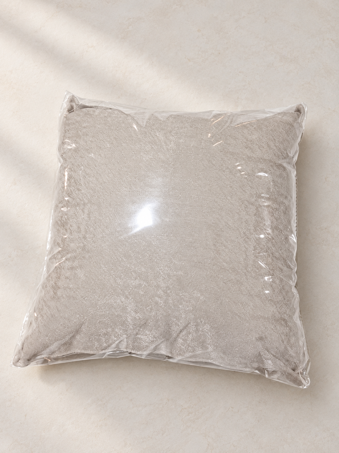 Decorative pillow - light beige — hero