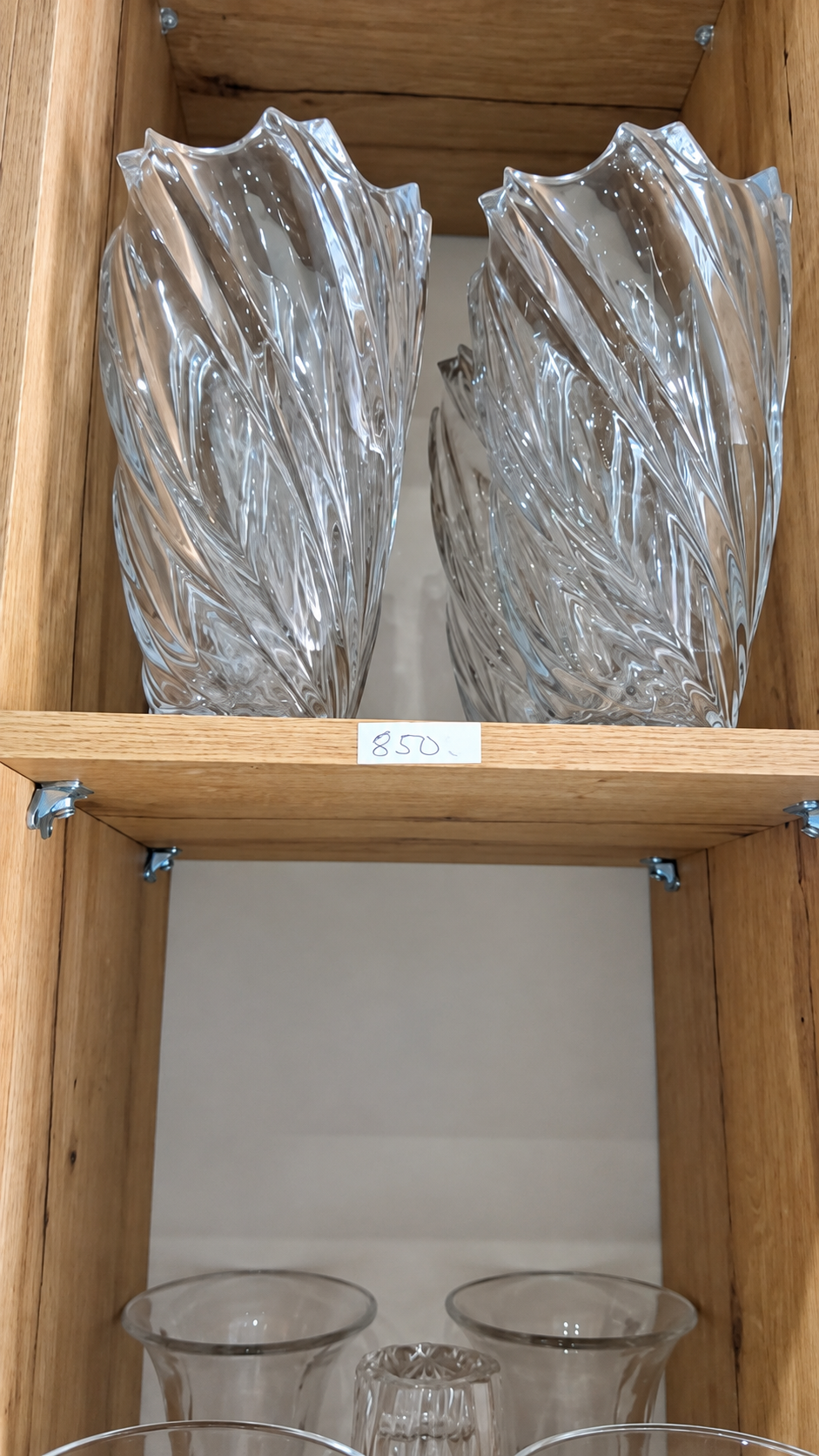 Glass vase- swirly — source enhancement