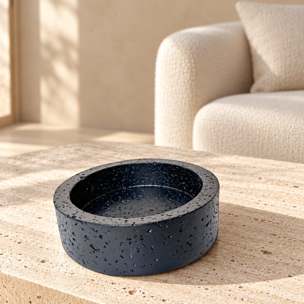 Heavy round centre plate — lifestyle