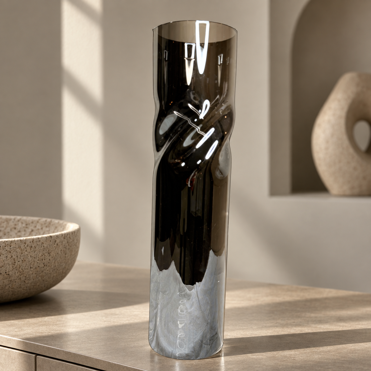 Dark glass vase 2 — lifestyle