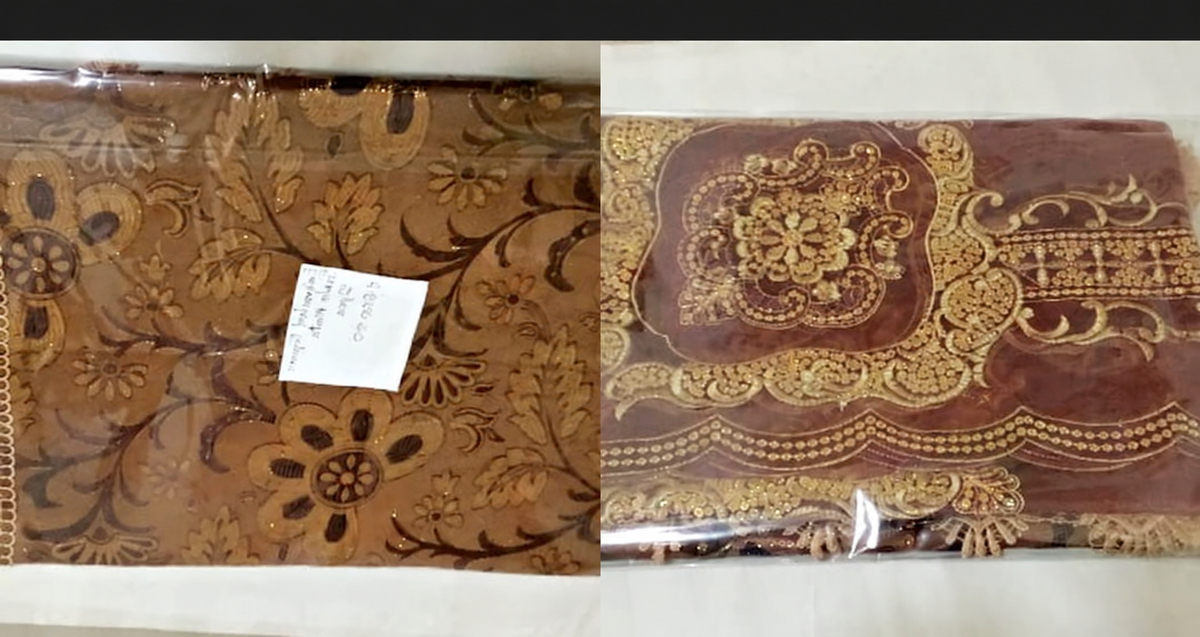 Embroidered table mat - Red & gold — source enhancement