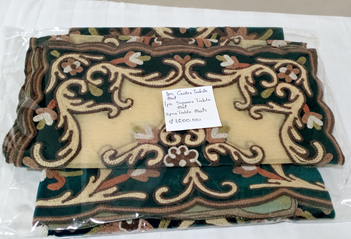 Table mat set - Green and cream — source enhancement