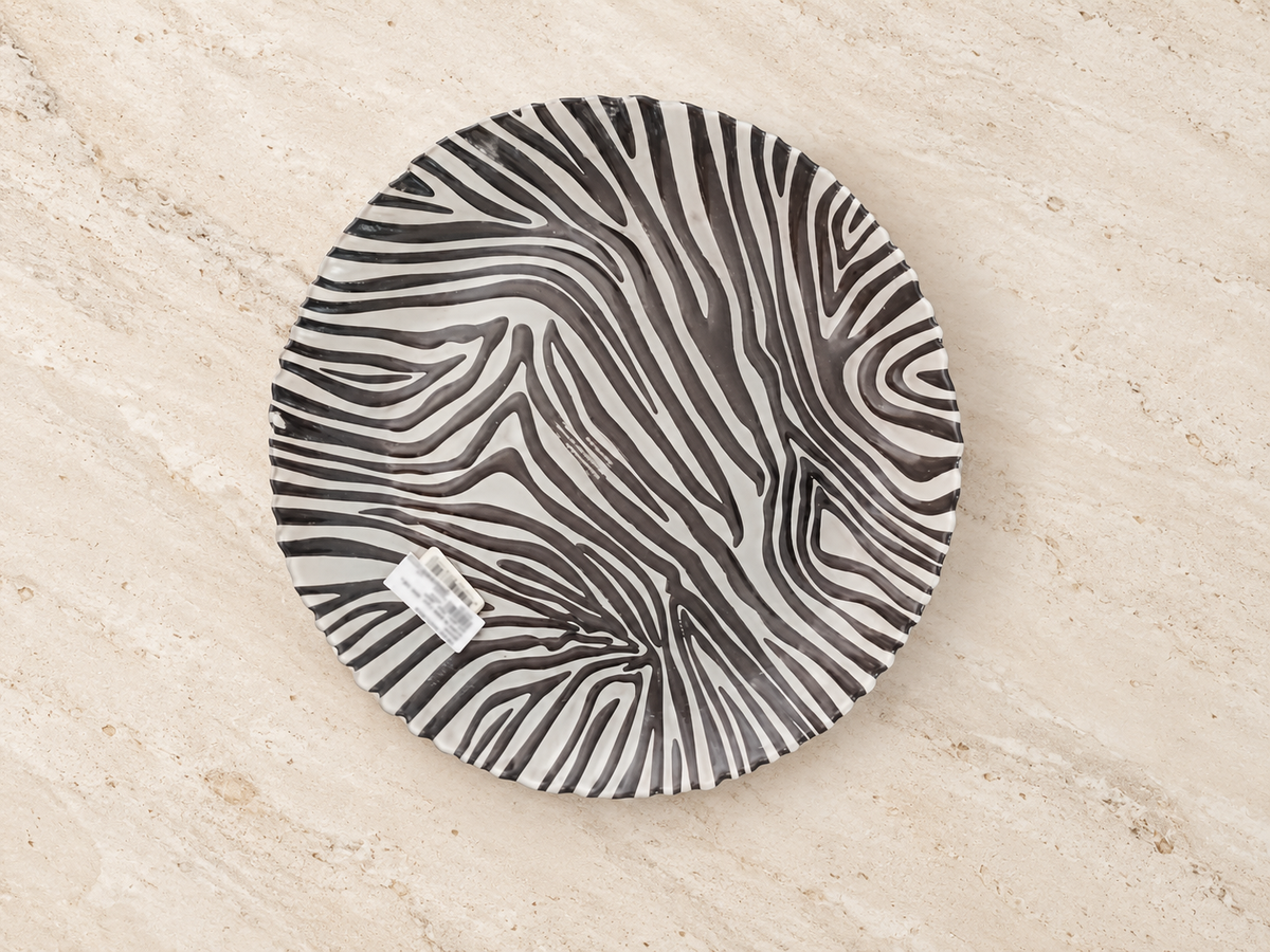 Center plate - zebra — hero