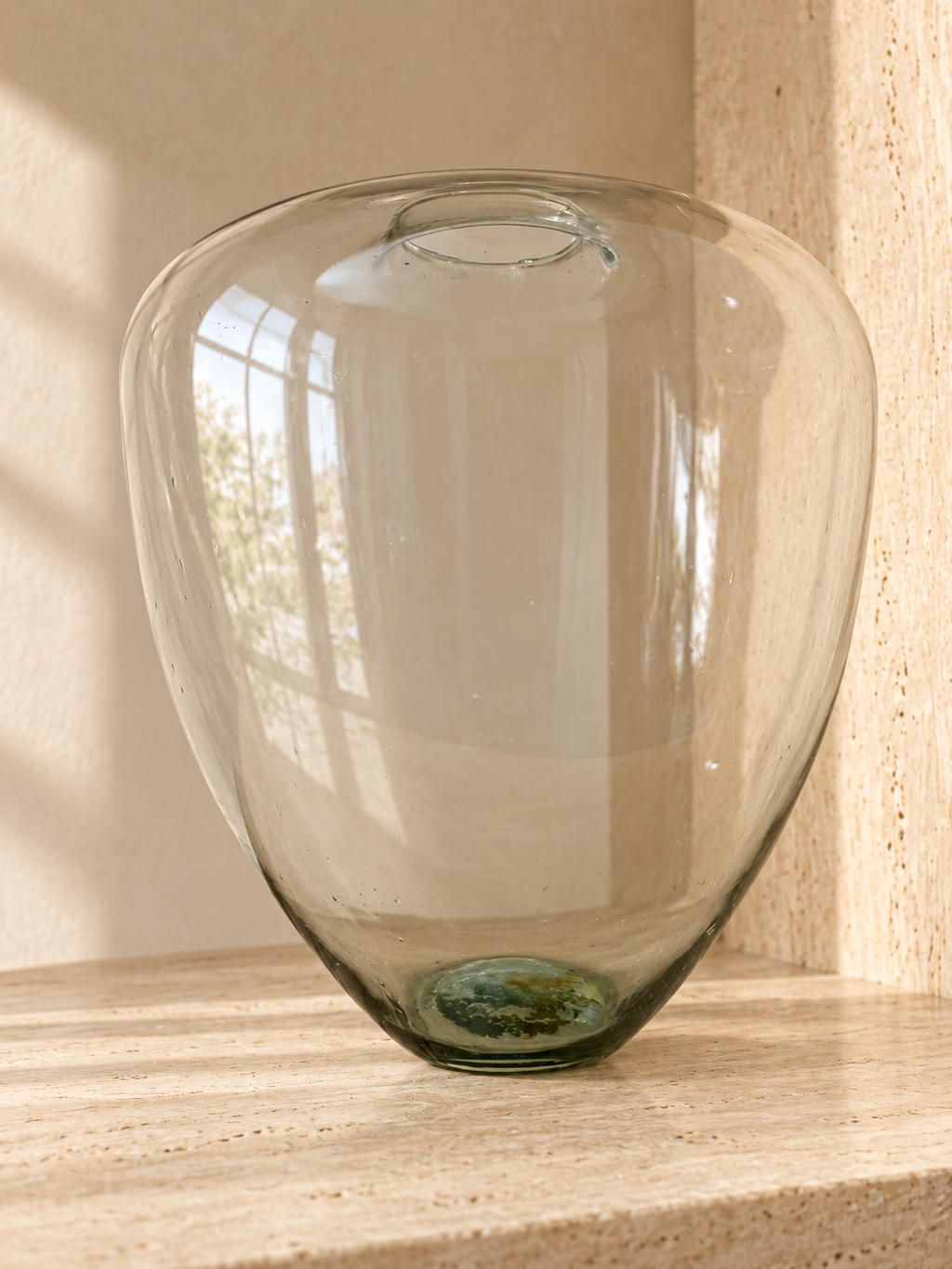 Glass vase- round — hero