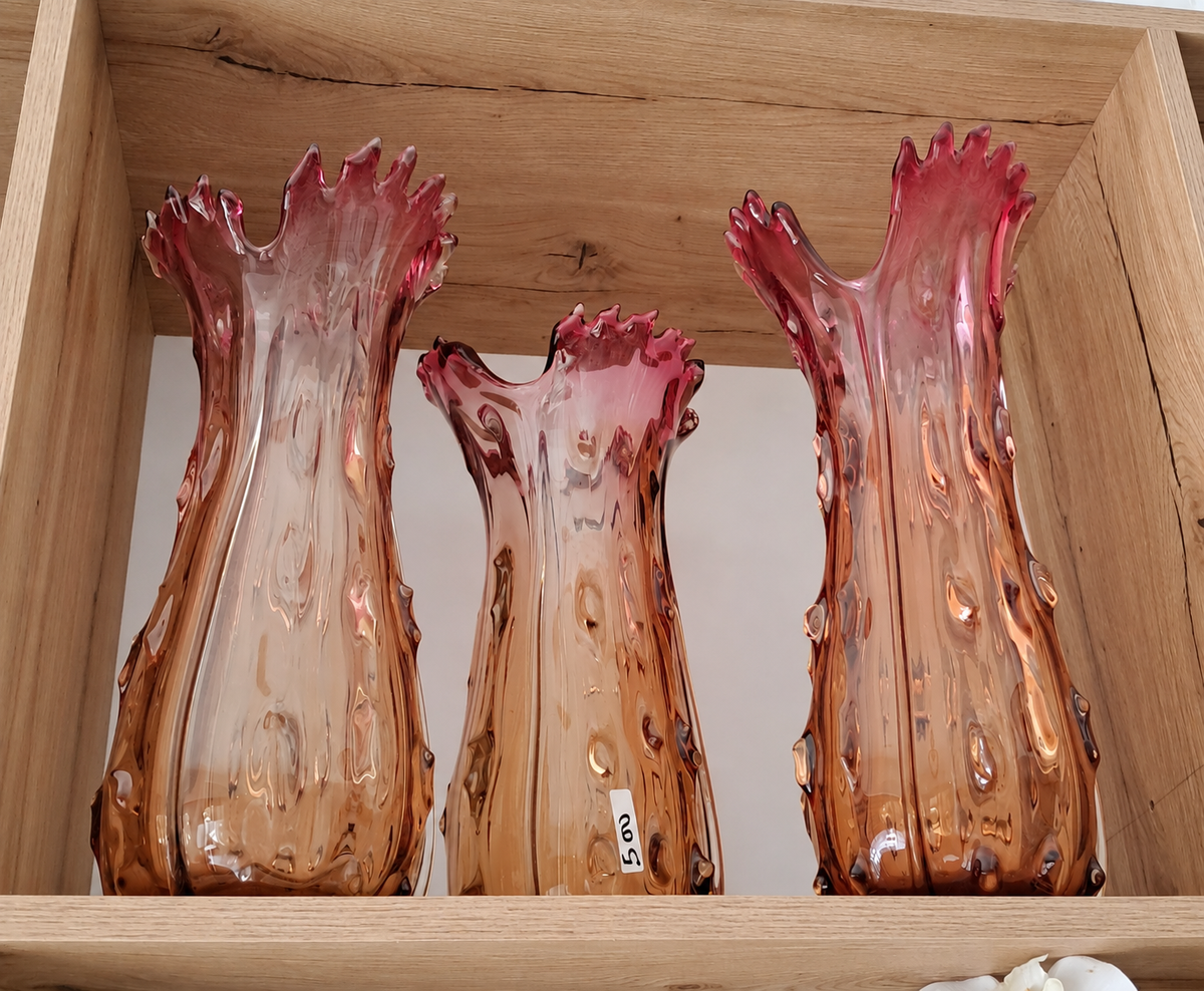 Vase — source enhancement