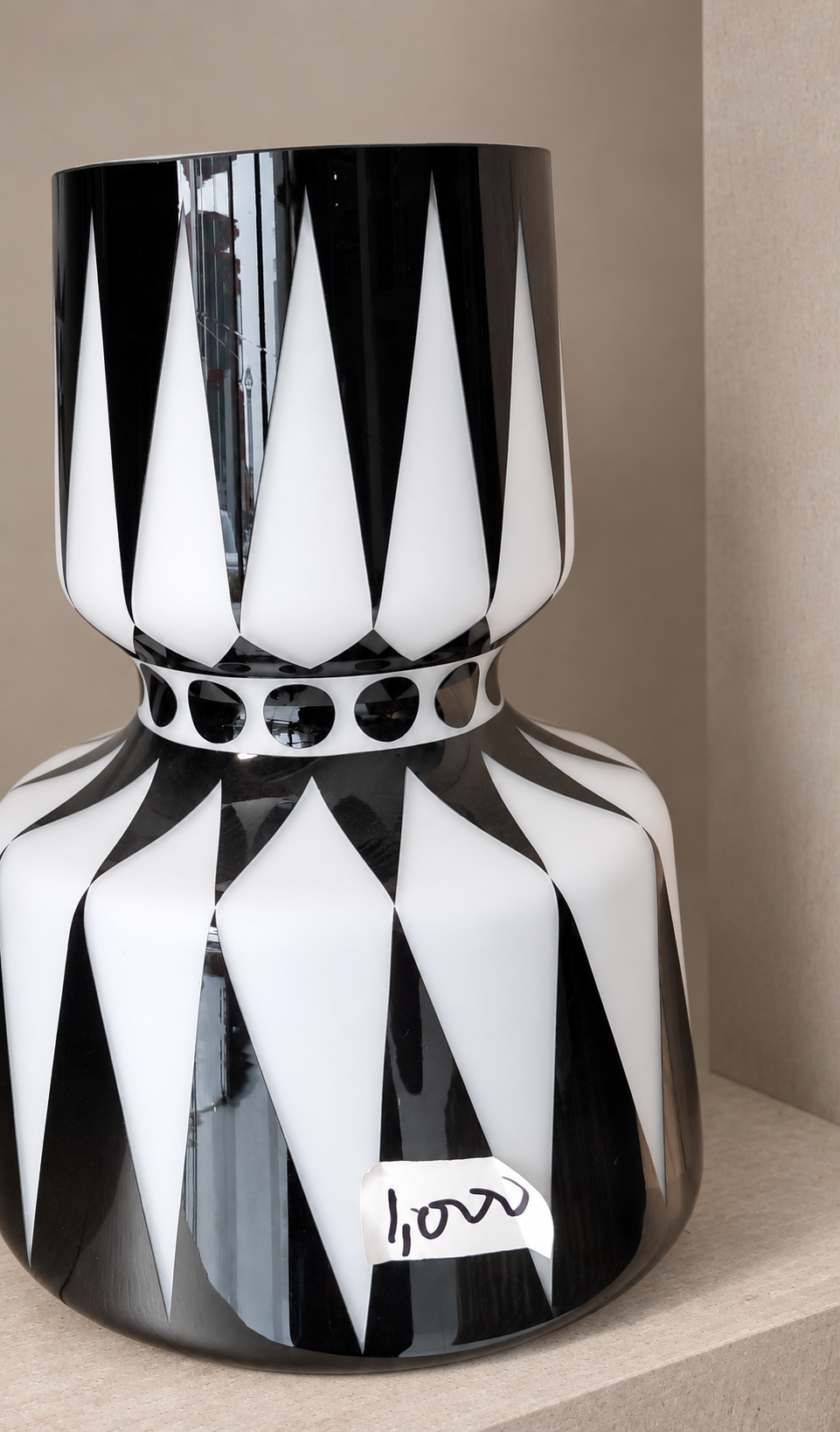 Vase — hero