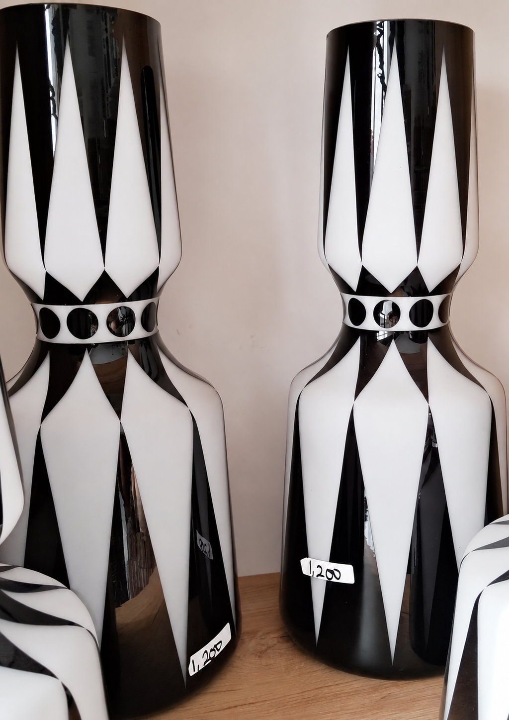 Vase — source enhancement